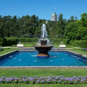 13.08 Presidentin kesäasunnon puutarha